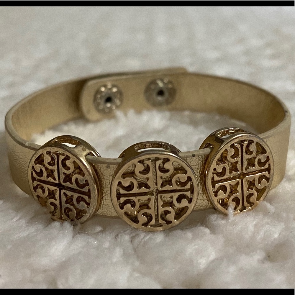 Tory-Inspired snap bracelet